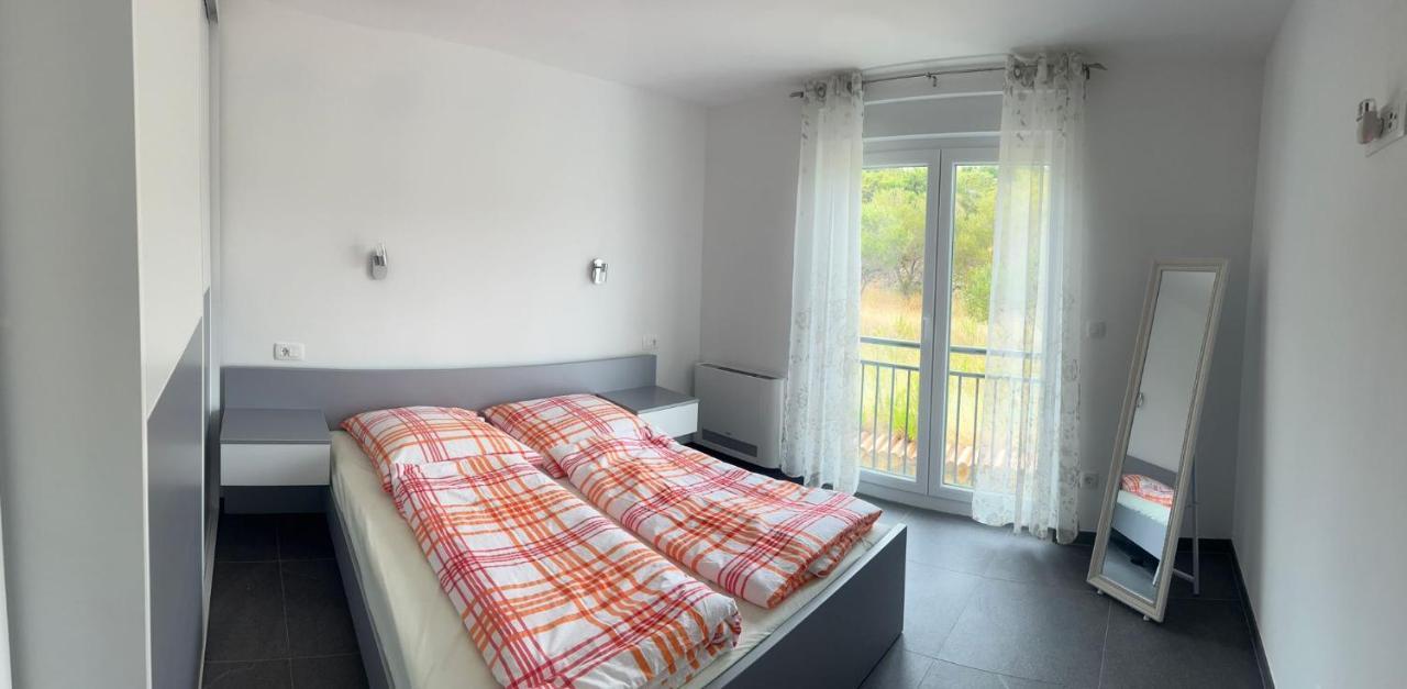 Apartmani Lana ราบ ภายนอก รูปภาพ