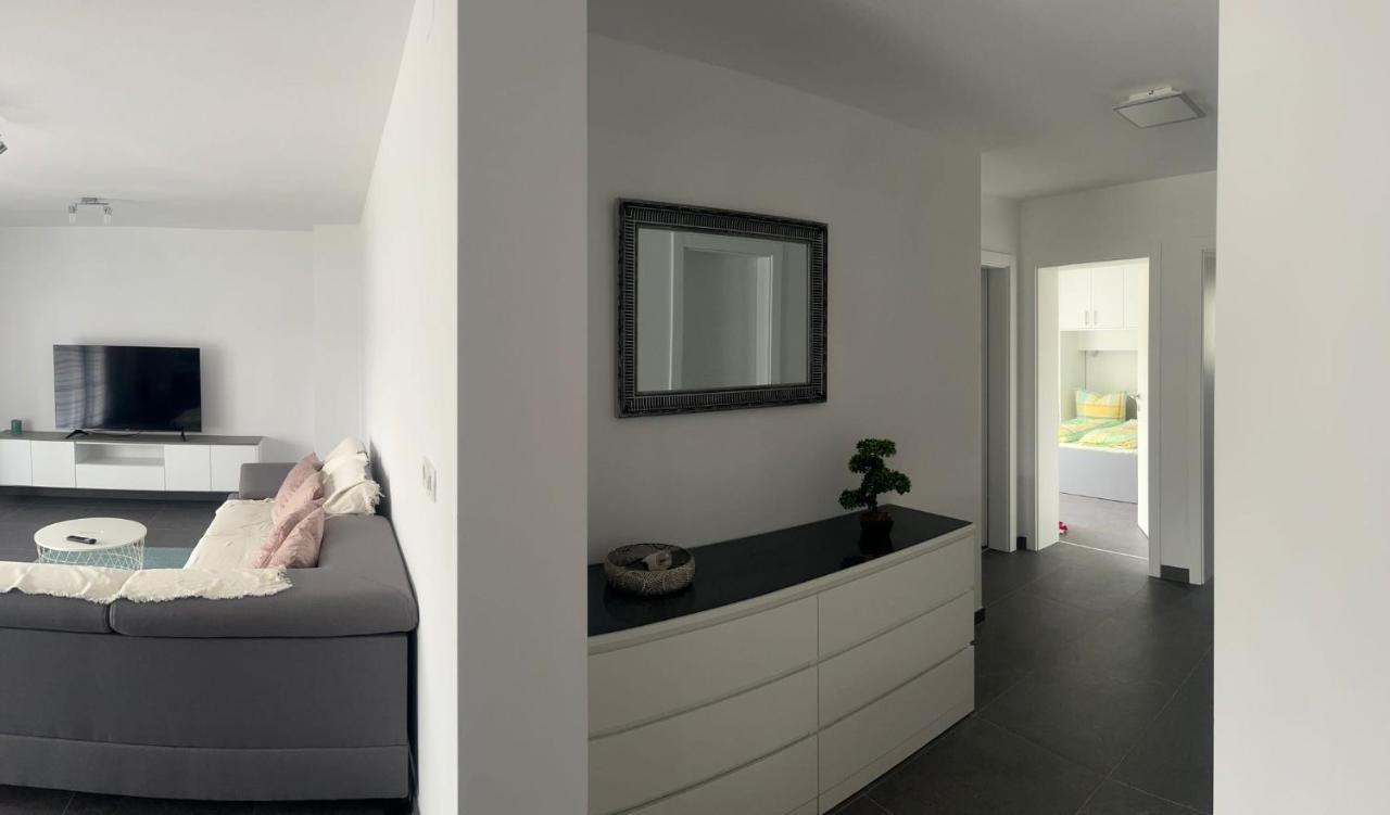 Apartmani Lana ราบ ภายนอก รูปภาพ